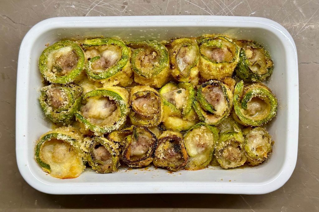 Involtini di zucchine e salsiccia