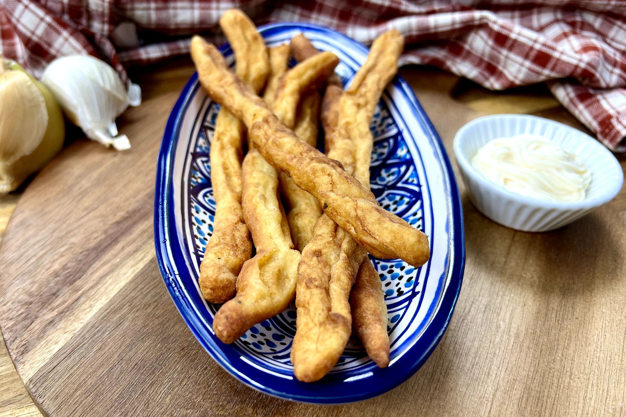 Bastoncini di patate aromatizzate, snack sfizioso e contorno piacevole