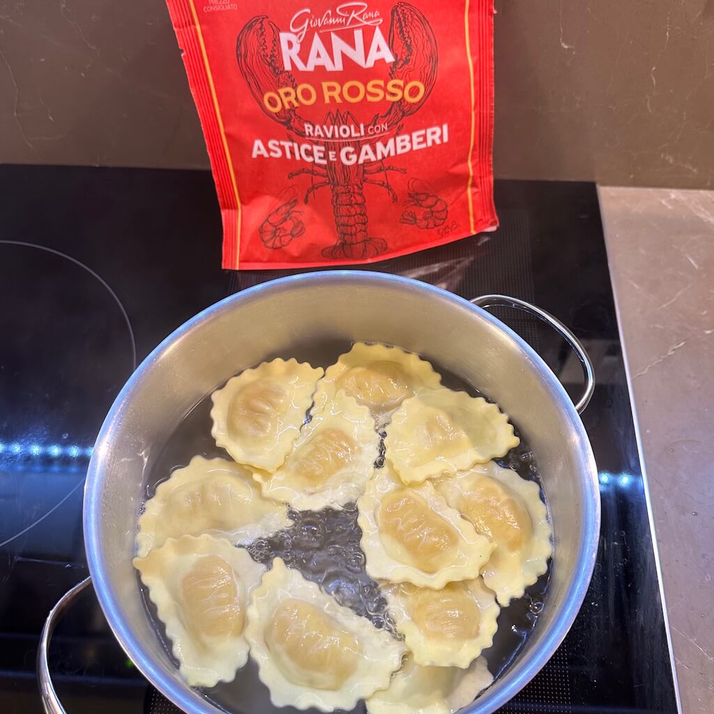 Ravioli astice e gamberi al pesto di pistacchi e pomodorini confit -  MoltoFood