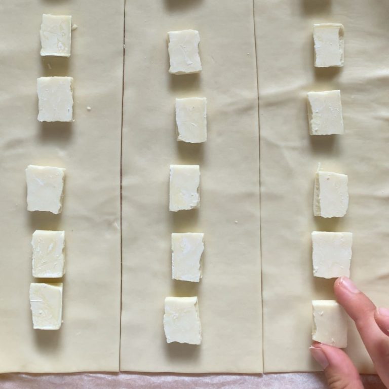 Treccia di sfoglia al cioccolato bianco step1