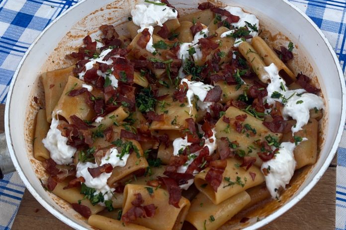 Paccheri gamberi, speck e burrata