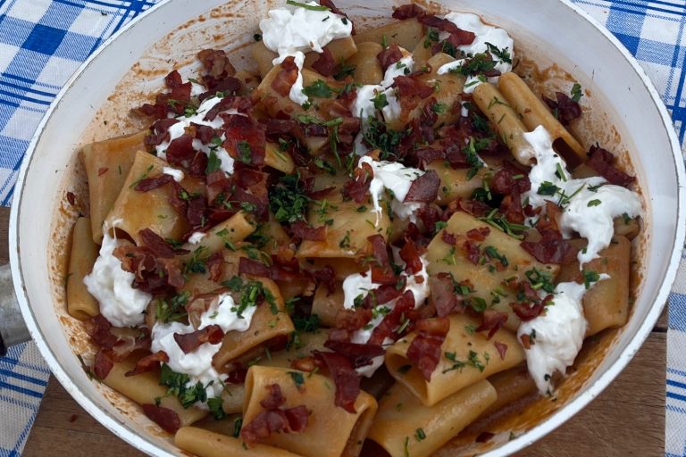 Paccheri gamberi, speck e burrata