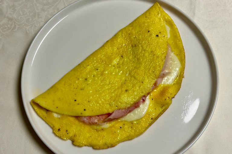 Omelette prosciutto e formaggio