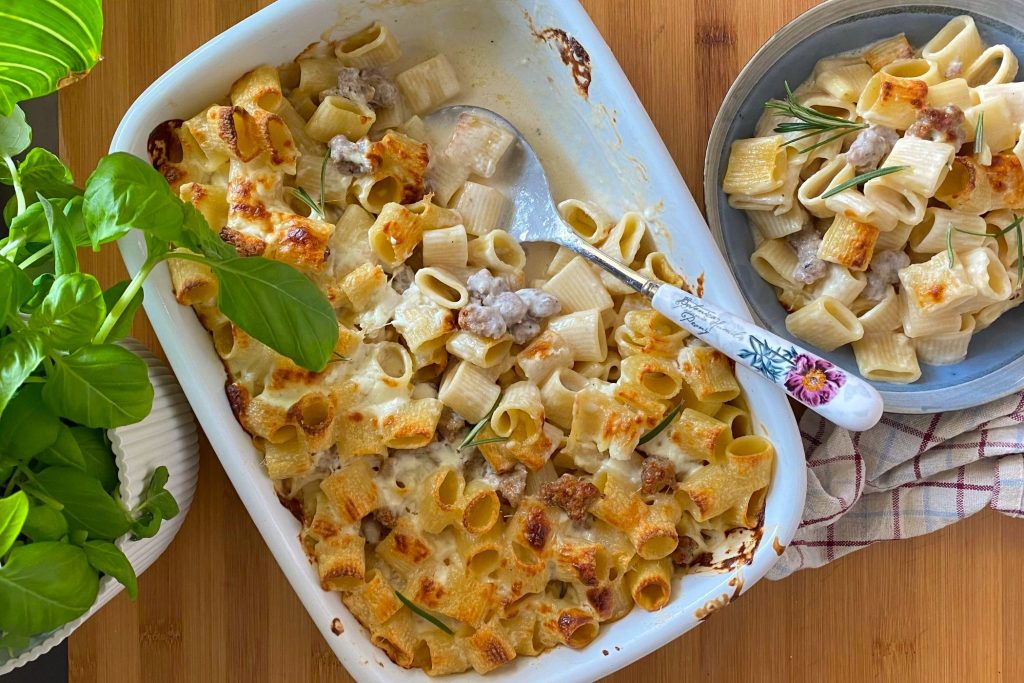 Pasta al forno salsiccia e stracchino